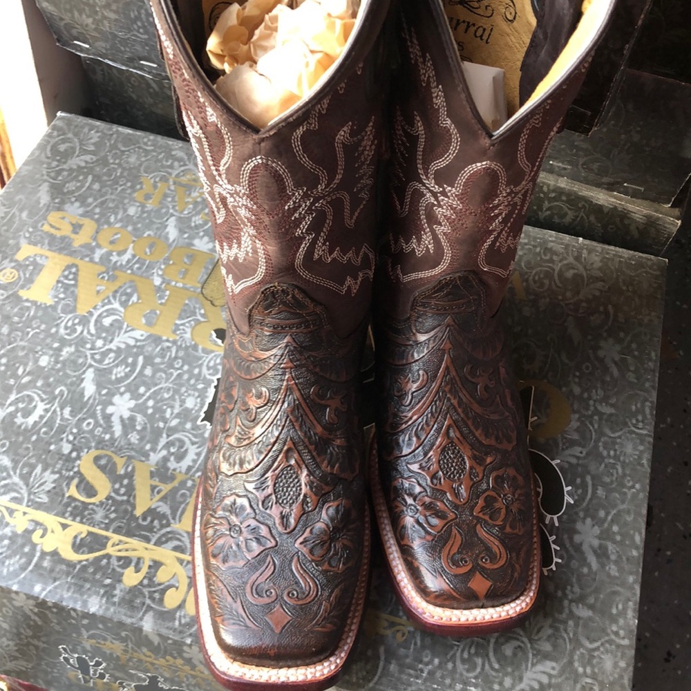 Cowboy tooled high quality leather boots